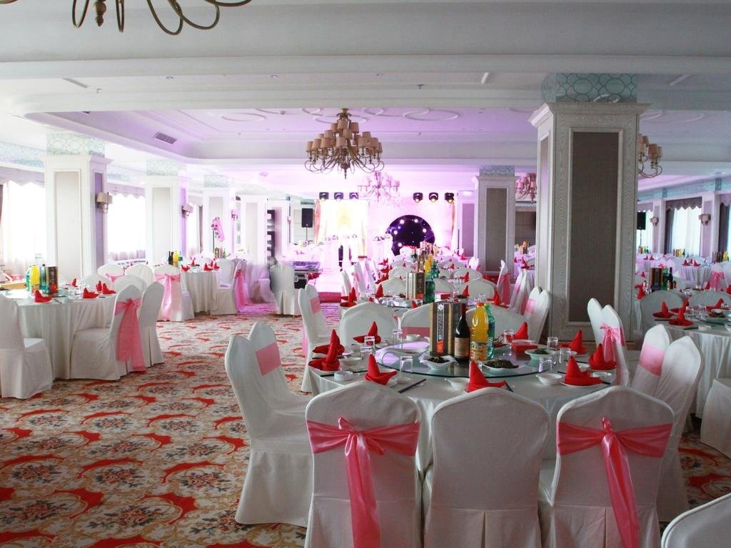 Four Seasons Fashion Hotel (Yongkang South Railway Station Xijinqiao Pedestrian Street)