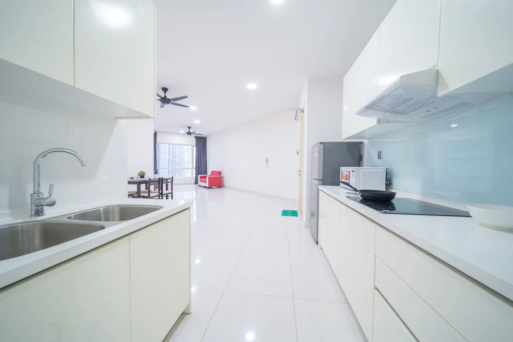 Crest Jalan Sultan Ismail by OYO Rooms