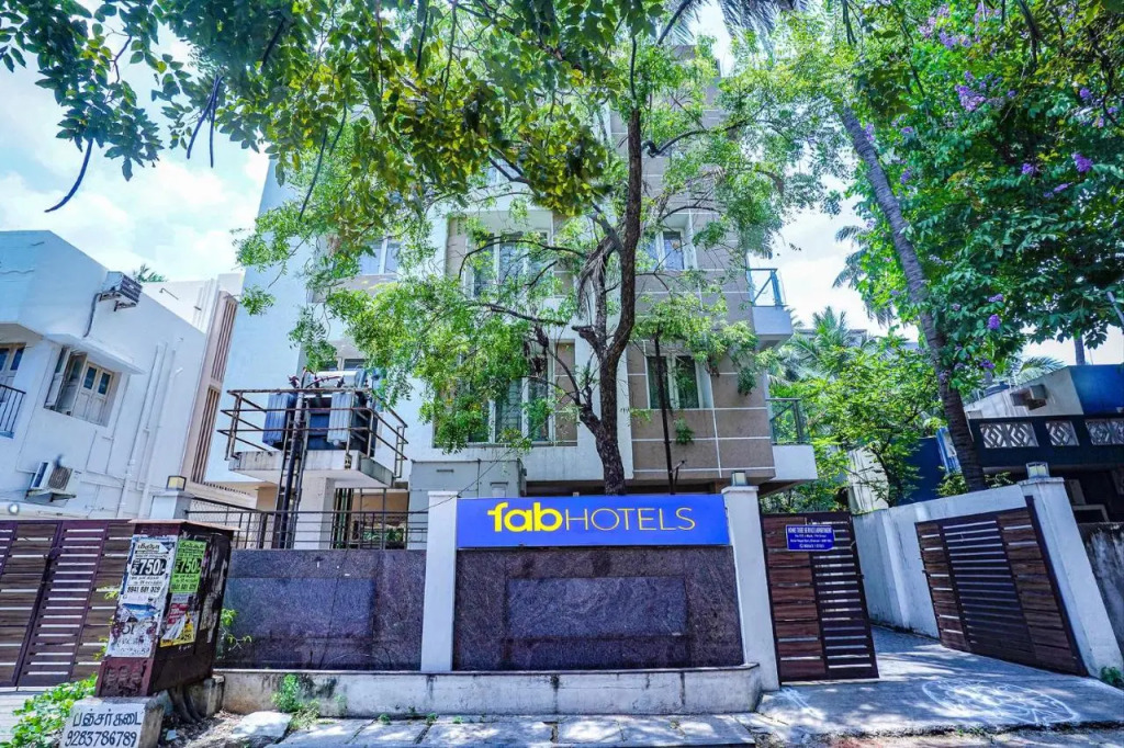 FabHotel Home Tree Service Apartment