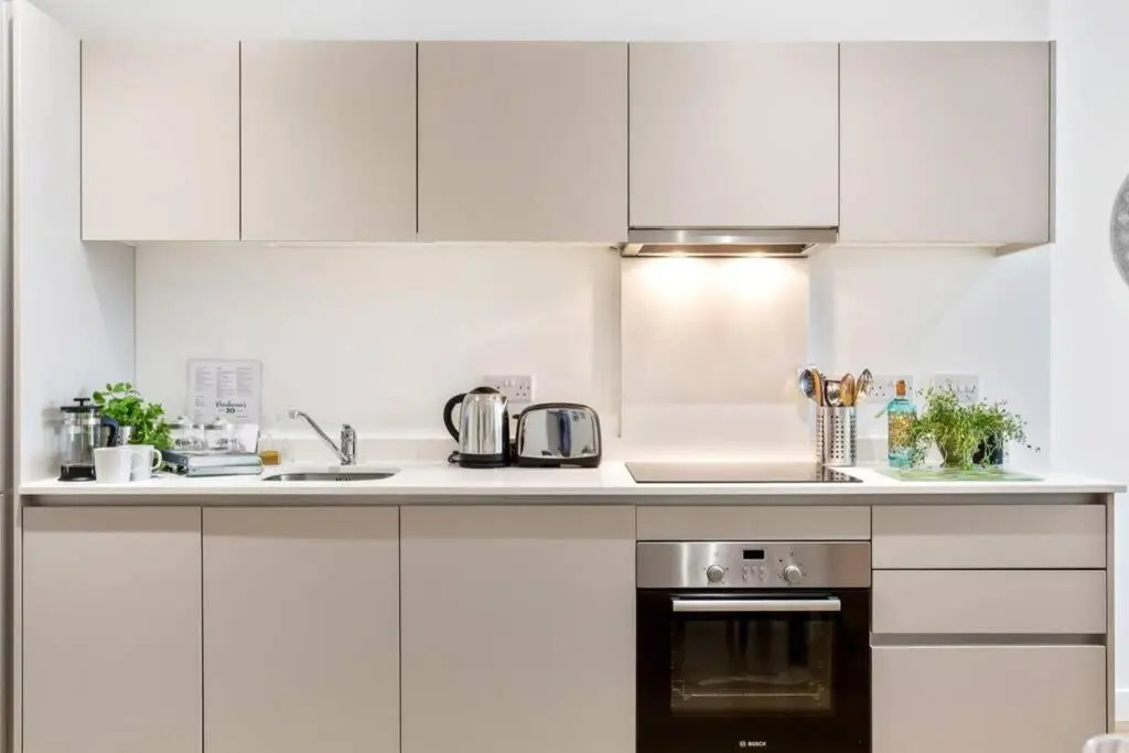 Stylish 2 Bed/2 Bath, Parking - Bracknell Centre