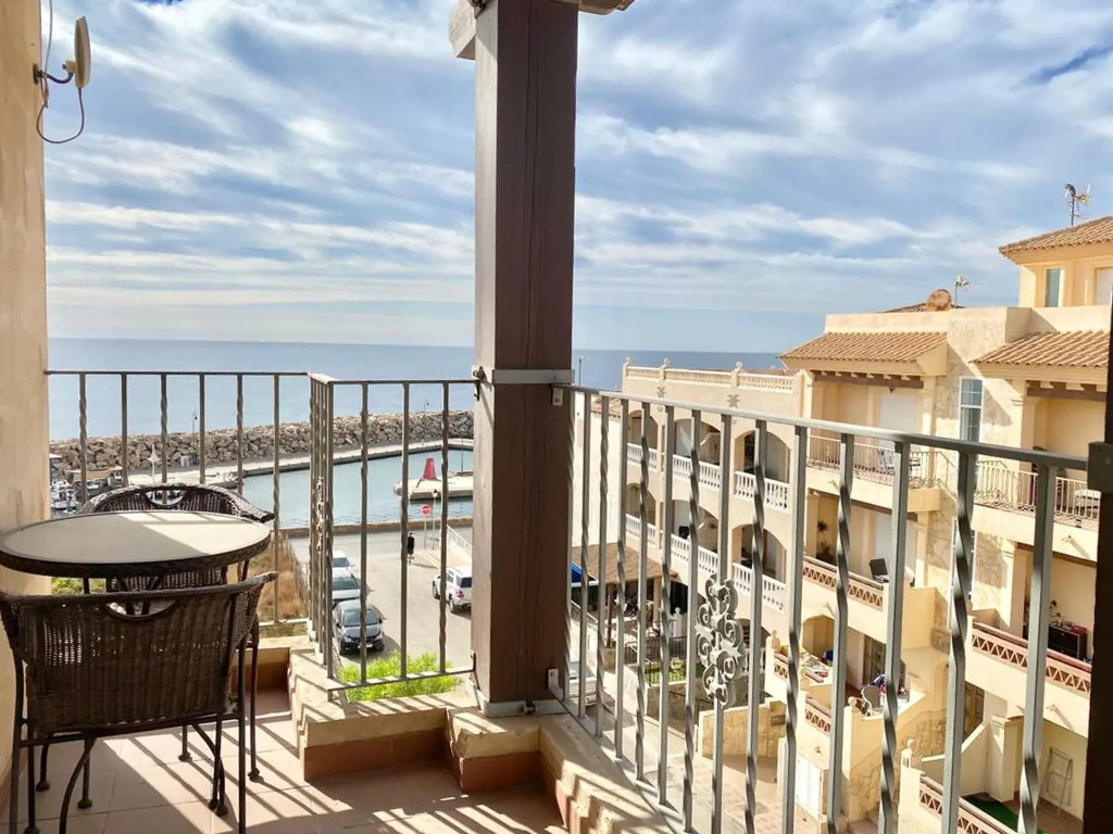 Apartment near the beach with sea views