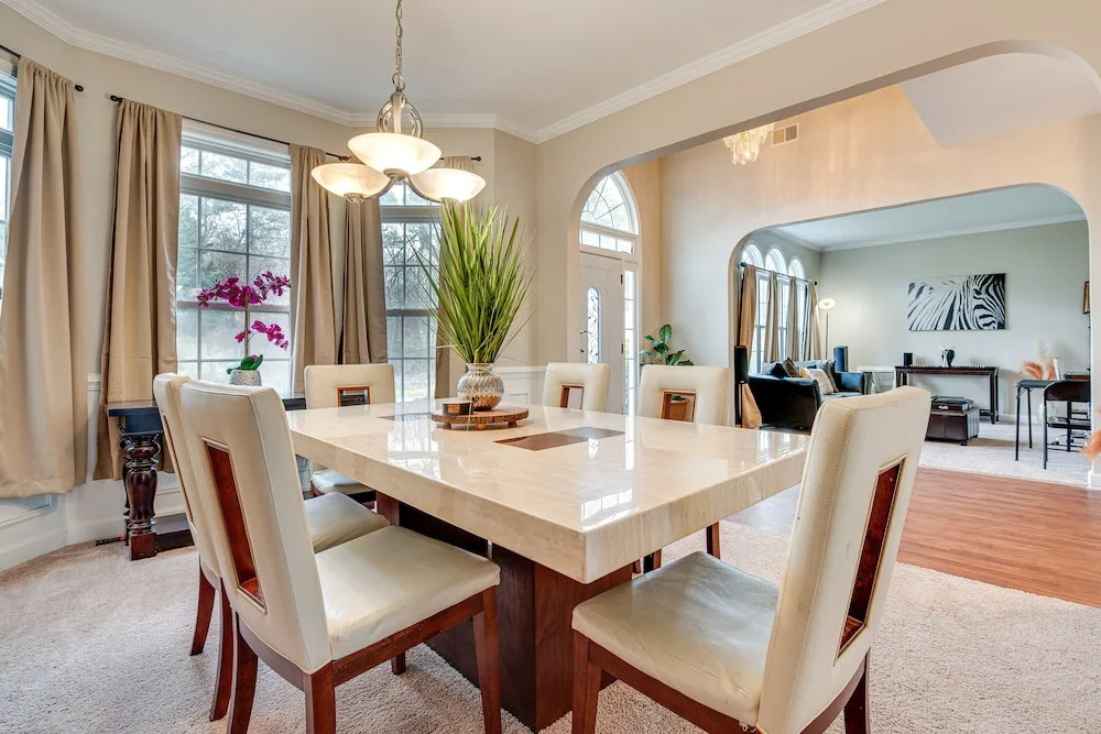 Pet-friendly Atlanta Home: 9 Mi to Downtown!