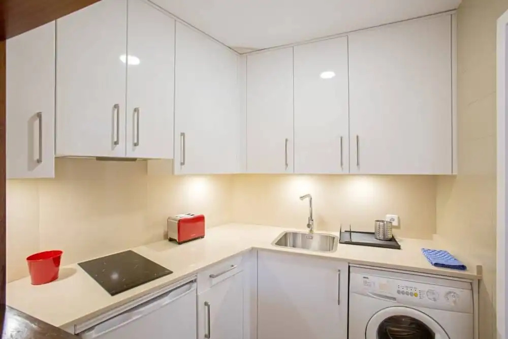 Lovely and chic 1 Bedroom Apt next to Puerta del Sol