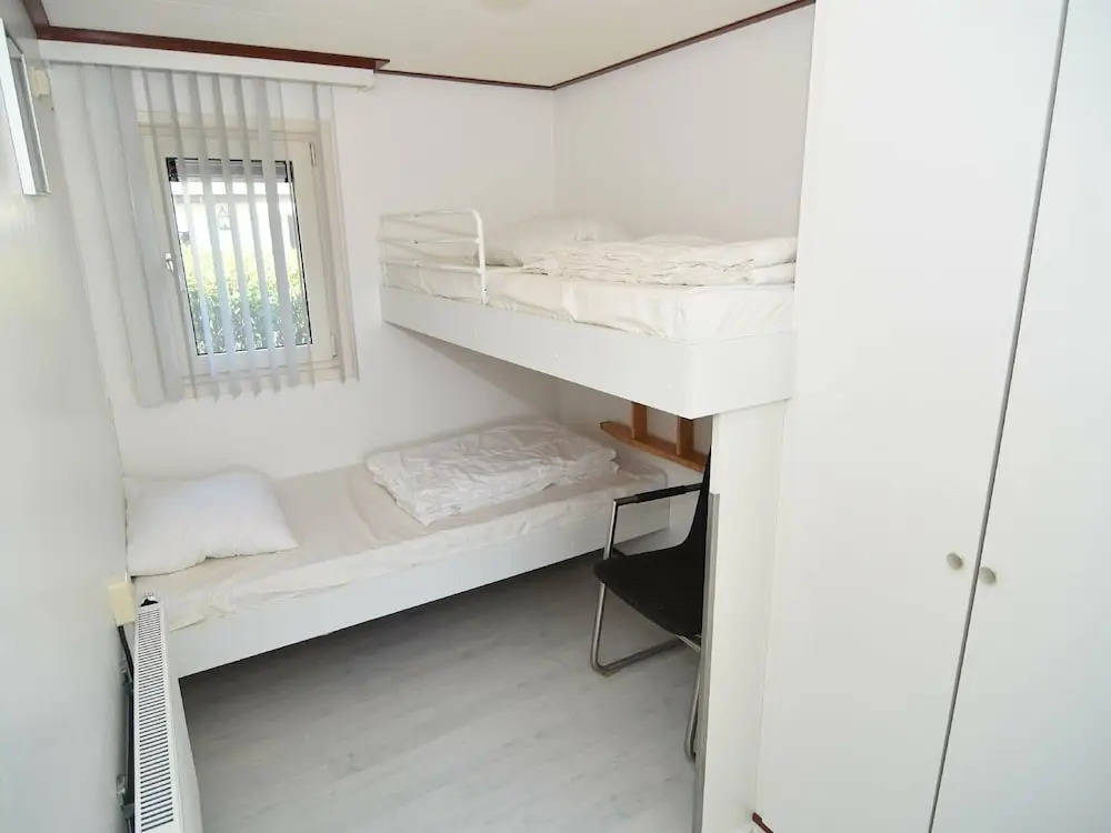 Adapted Chalet With Dishwasher, 3.5km From the sea in Egmond