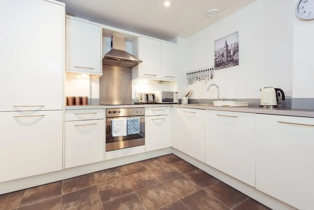 Bright, Roomy 2BR Flat for 6 Near Central Bristol