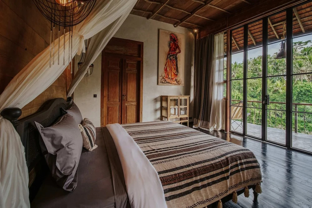 Exceptional 9BR Incredible Jungle View, River Access