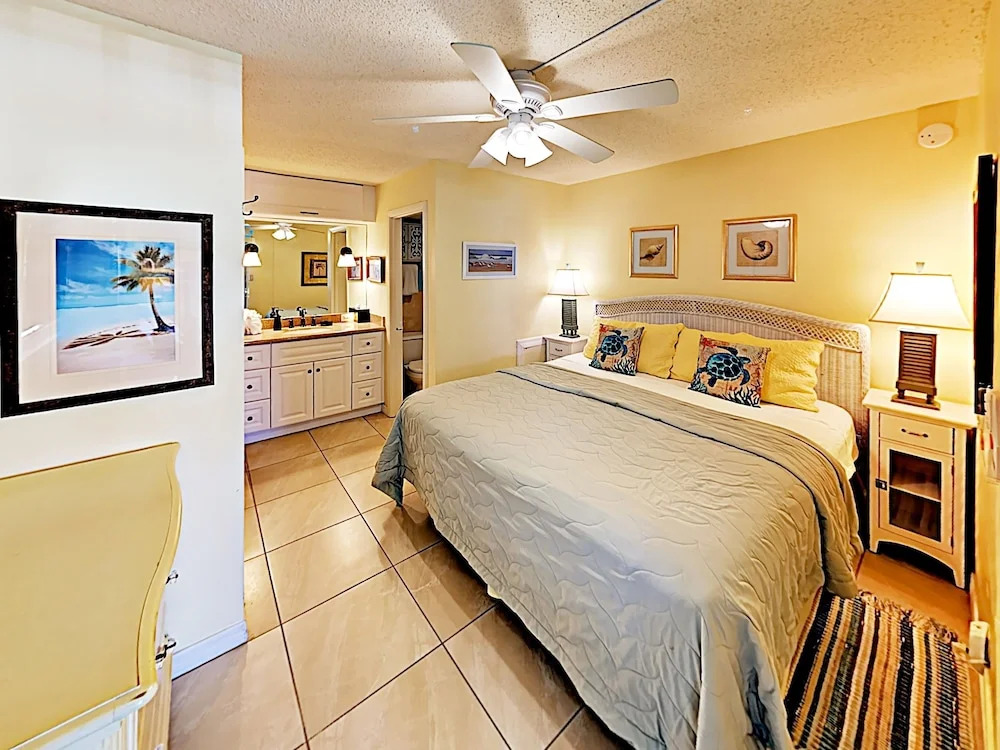 2700 Gulf Blvd 5E Condo 1 Bedroom 1 Bathroom Condo