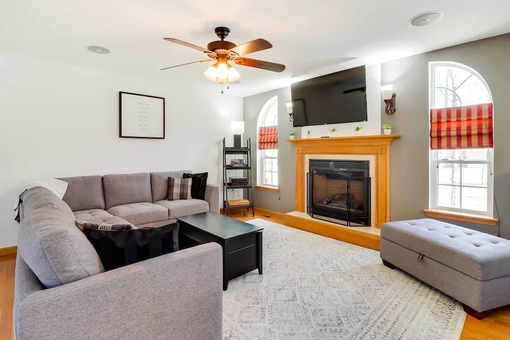 Deck, Game Room & Fire Pit: Poconos Retreat