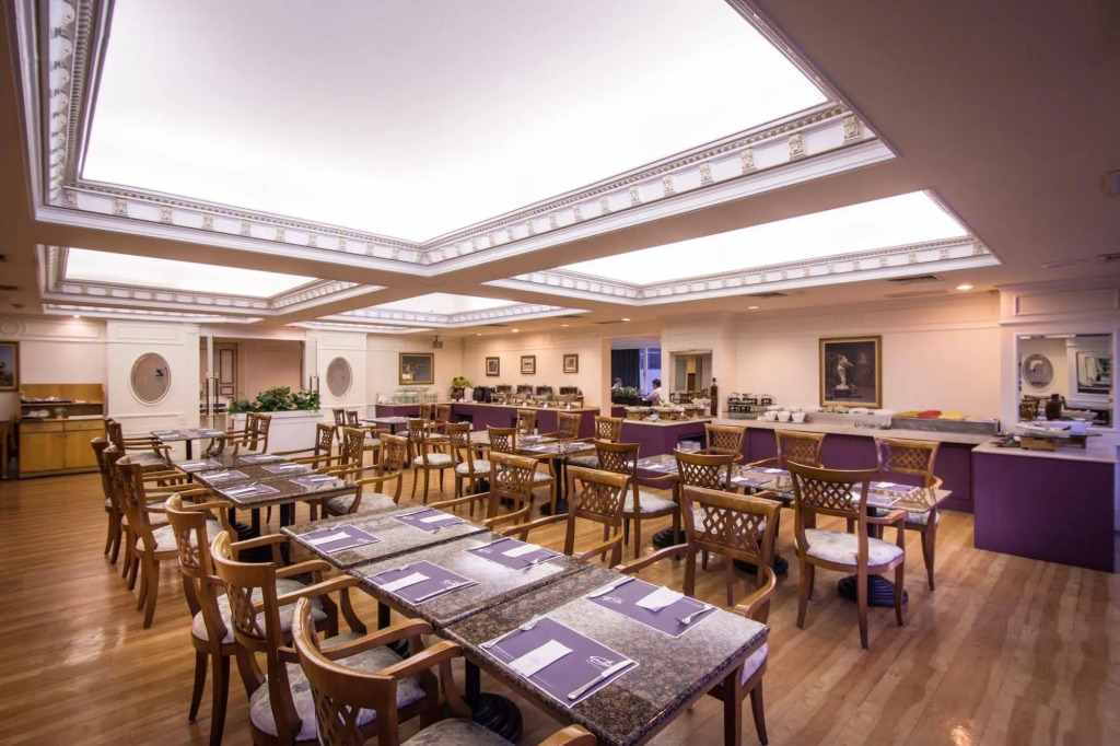 THE LEES Hotel
