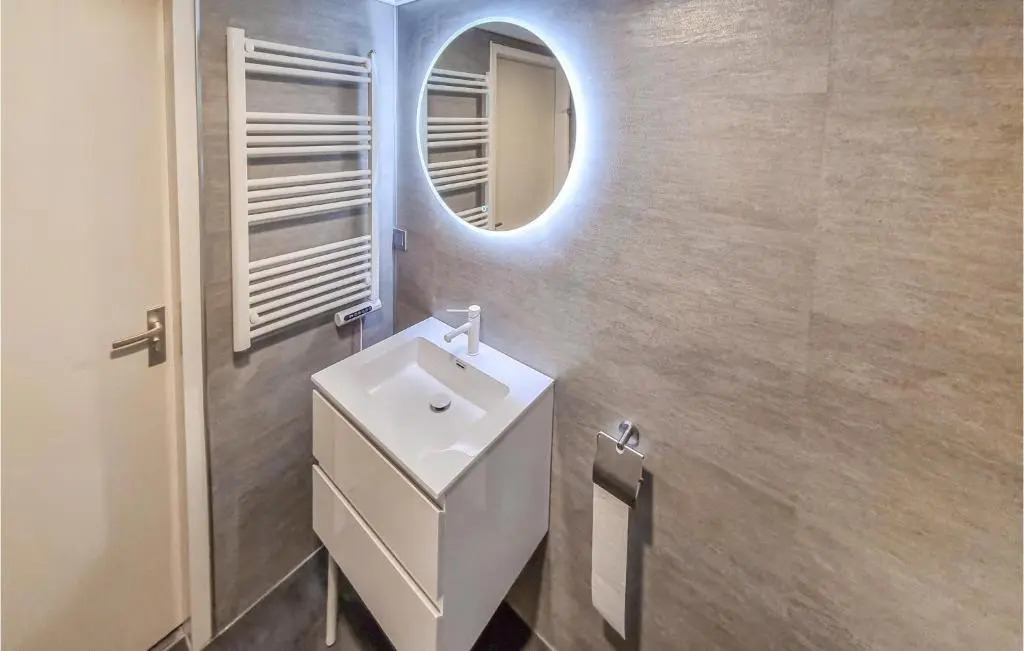 Amazing Home In Grou With Wifi