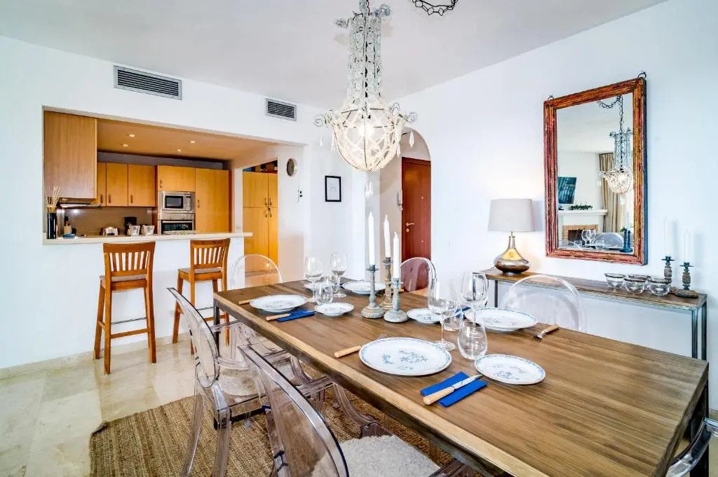 MA - Elegant Apartment with Sea views