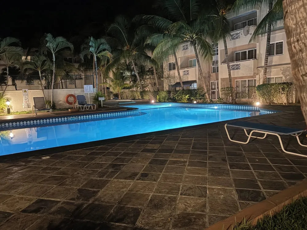 Lovely Apartment in Flic en Flac, Close to the Lovely Beach and all Amenities
