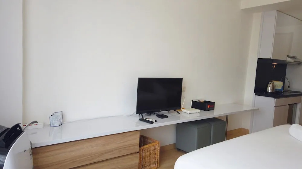 Economic Luxurious Studio Pinewood Apartment Jatinangor near JATOS