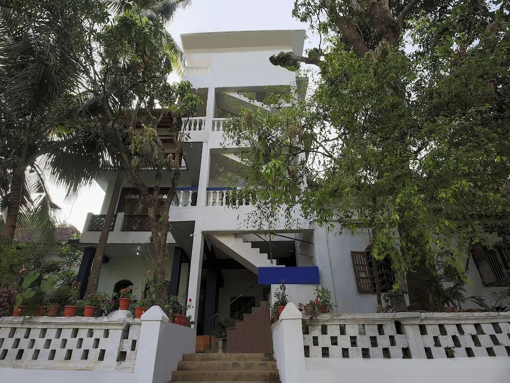 OYO 7476 Braganza Guest House