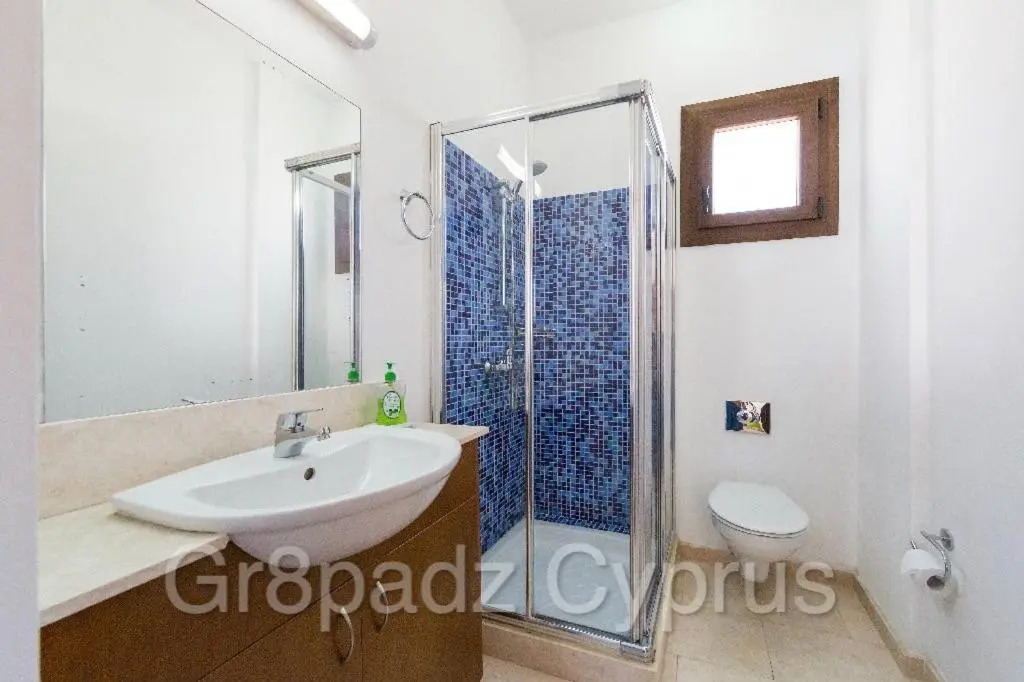 Gr8padz Summer Breeze Villa
