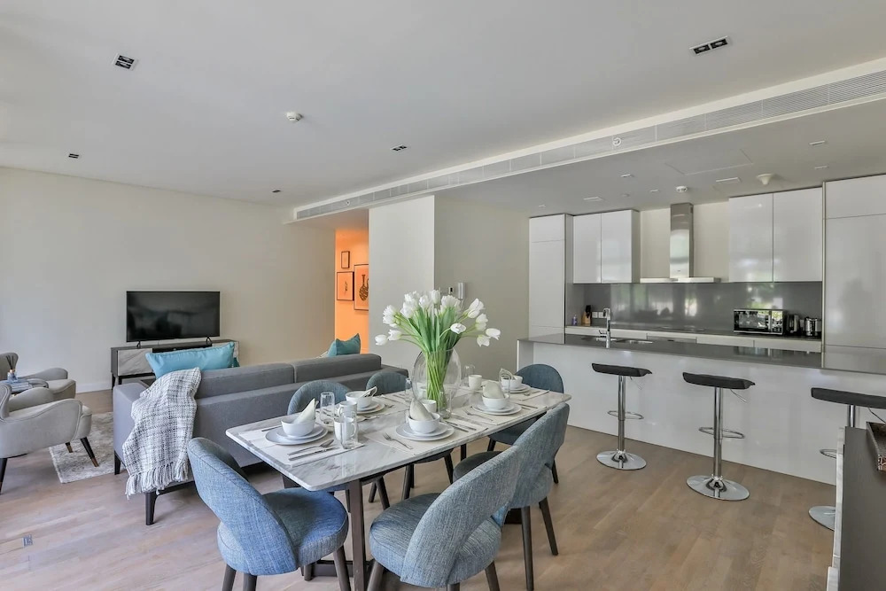 Driven Holiday Homes - City Walk 11B