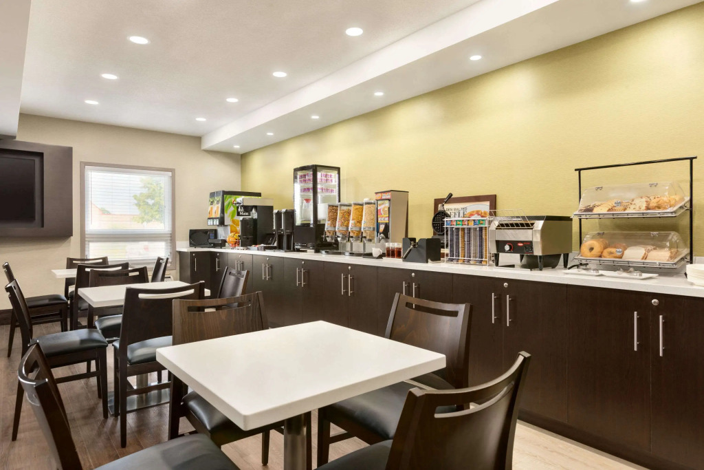 Super 8 by Wyndham Ajax/Toronto On