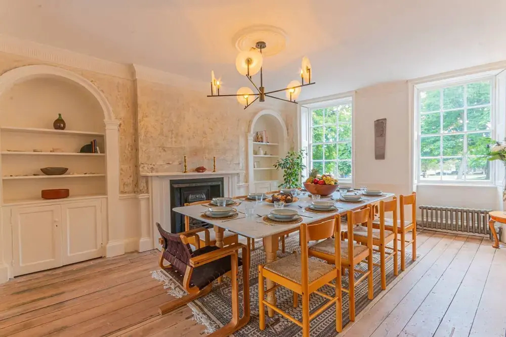 Georgian Luxury Margate Tnhouse Sleeps 11 by Adliv