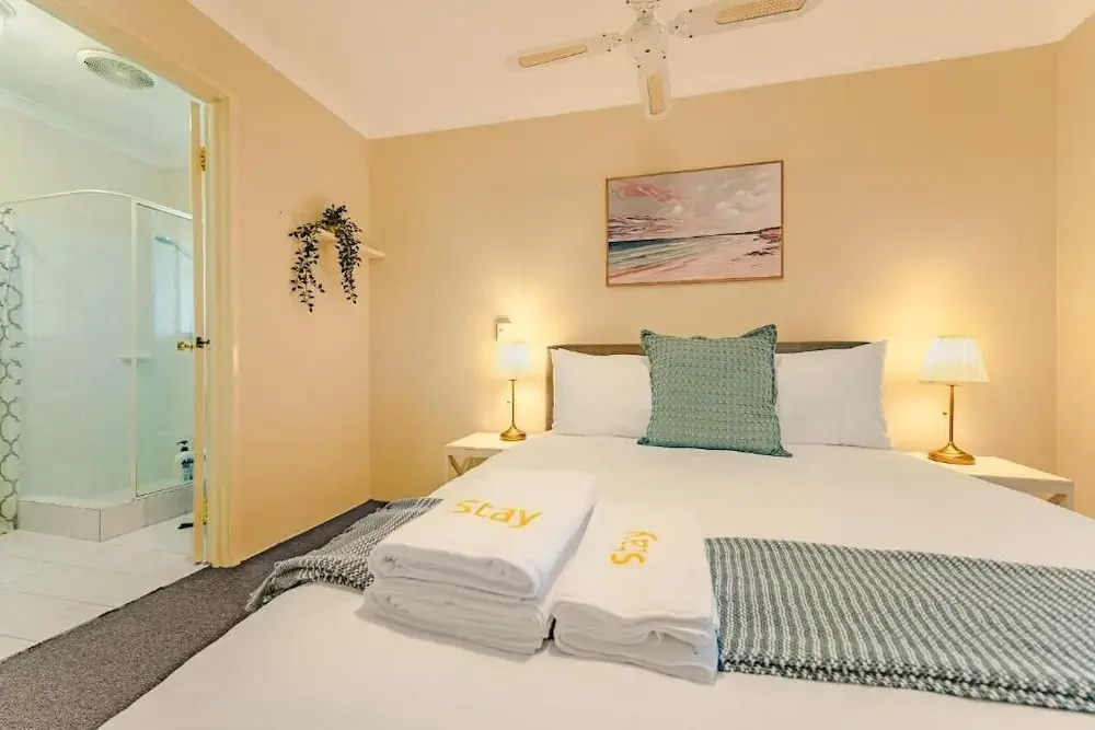 StayAU 4BR Family Retreat with Garden