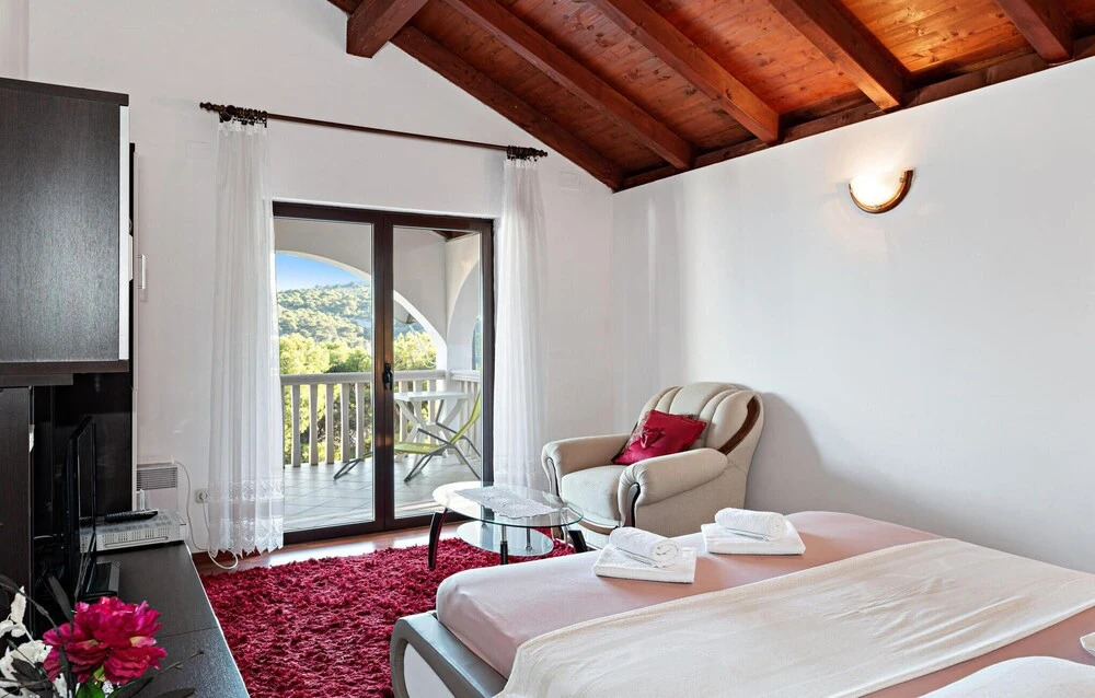 Beautiful Home In Tisno
