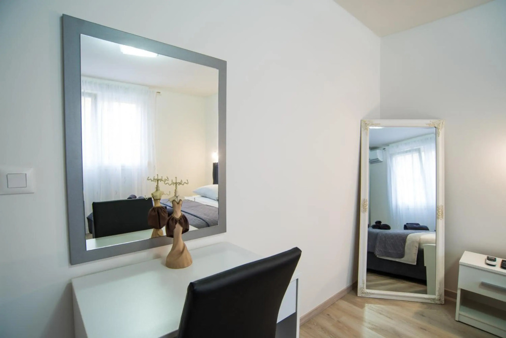 Too Sweet Apartment 1