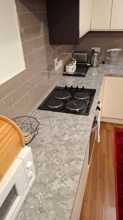 Cosy Entire House Open Kitchen 2 Bedroom for 5