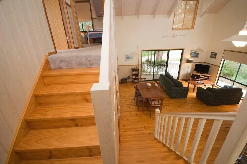 Cliff House Cottage - Modern Metung Retreat
