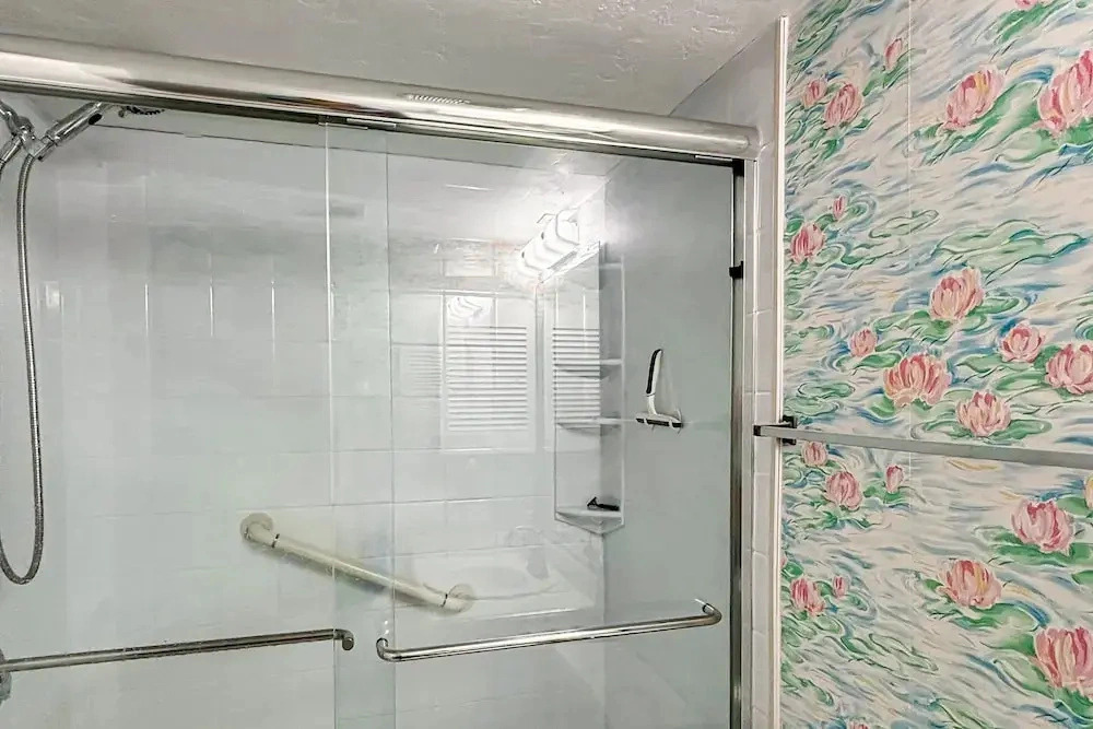 Oceanview Condo With Beach Access, Pool, Tennis Courts and Private Patio