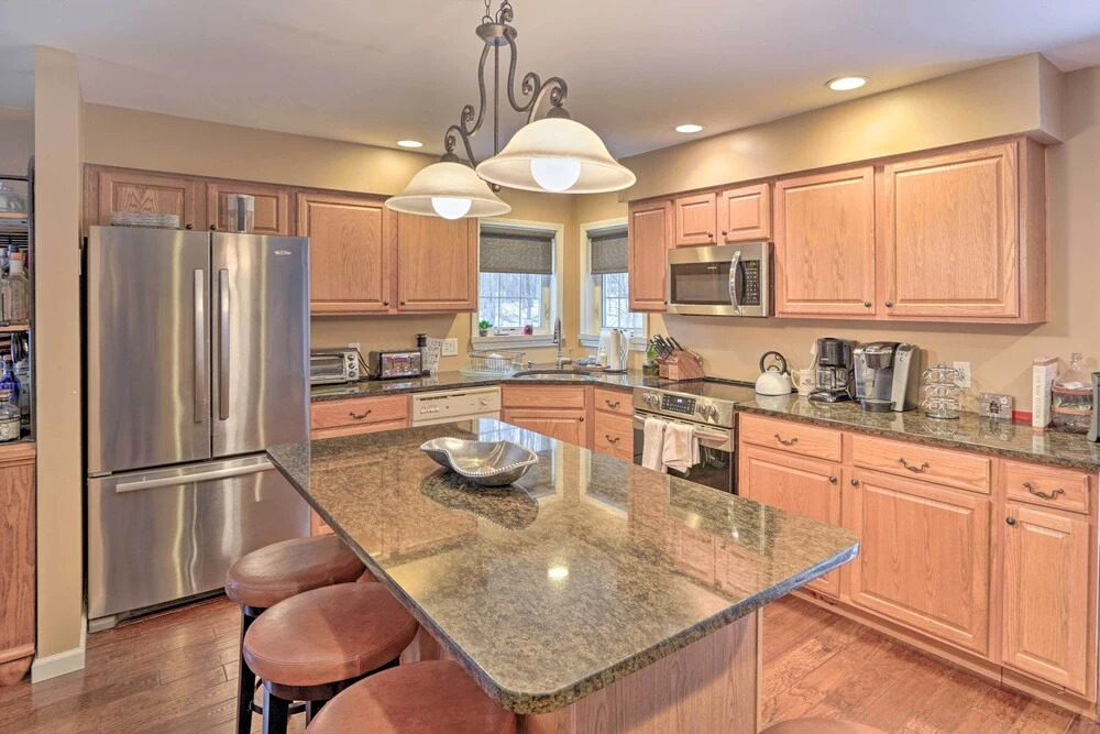 West Dover Getaway w/ Hot Tub: Near Mt Snow!