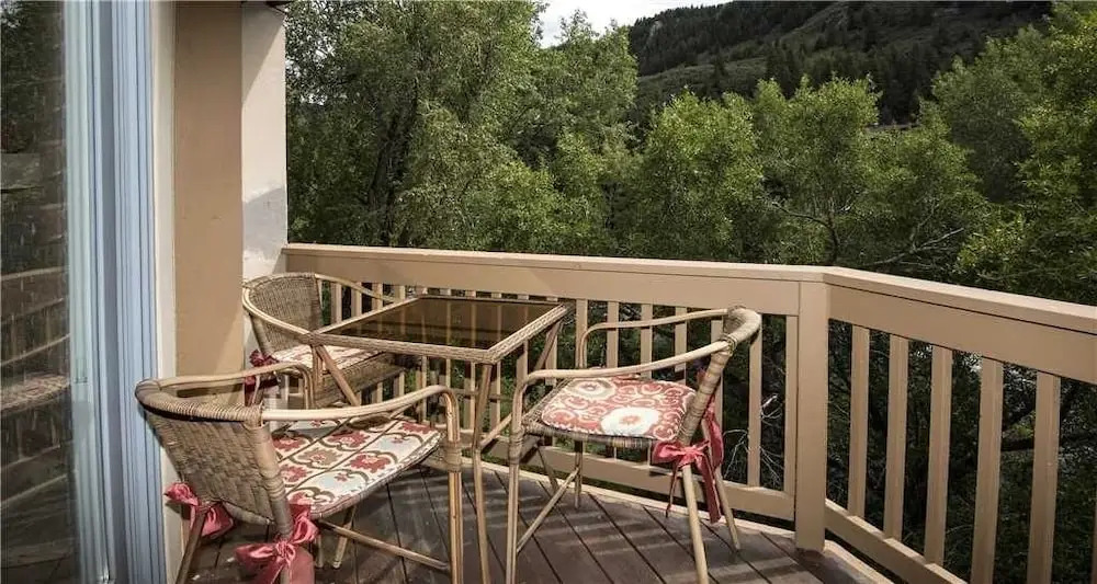 380 E. Hurd Lane 2 Bedrooms 2 Bathrooms Townhouse