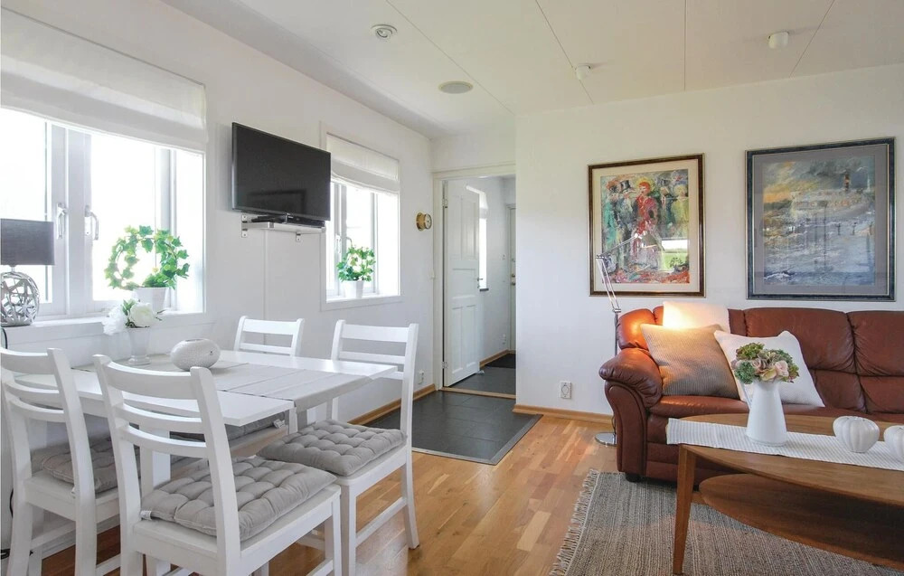 Nice Home In Borgholm With Wifi
