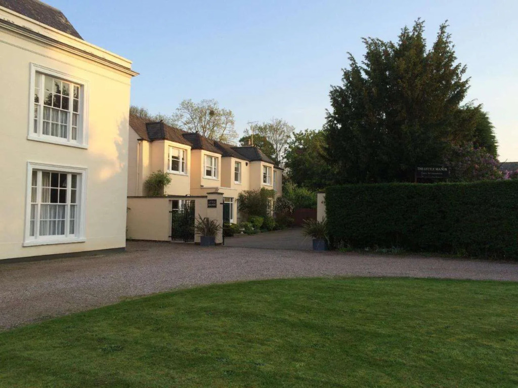 Little Manor