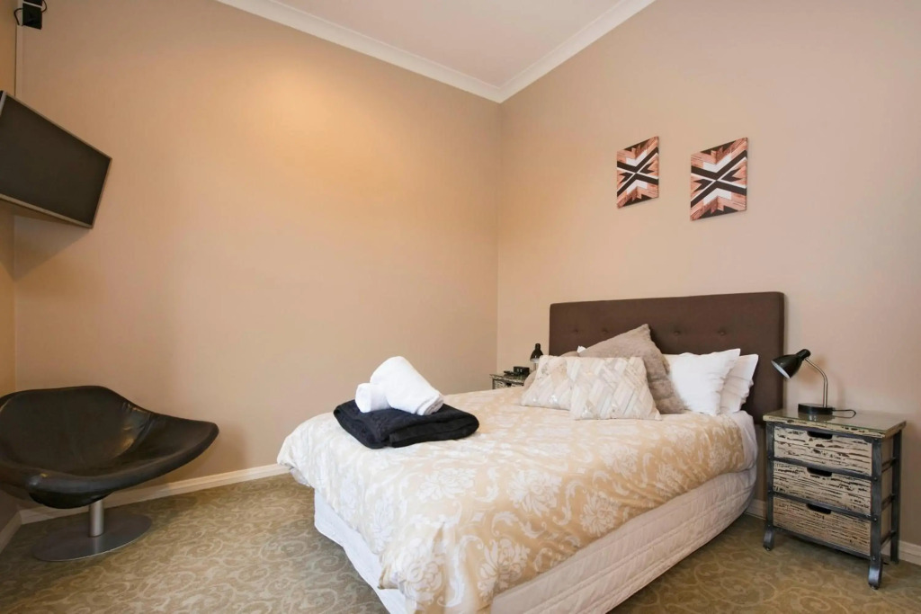The Prince Albert Backpackers & Bar