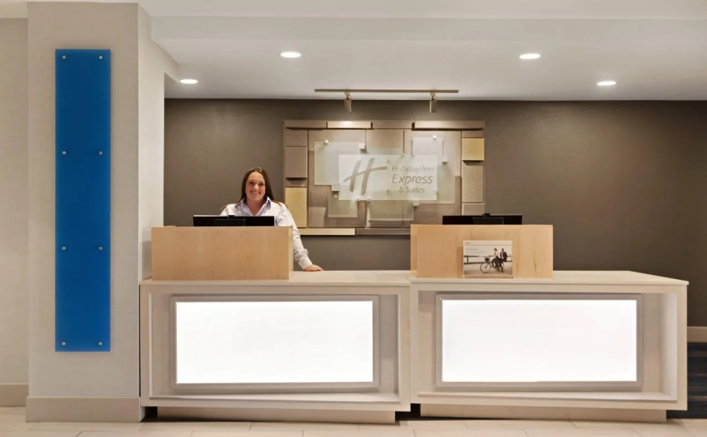 Holiday Inn Express & Suites Shawnee by IHG