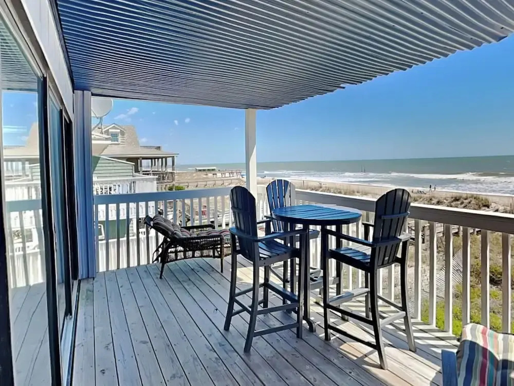 Oceanfront Condo with pool - Walk to the Tiki Bar