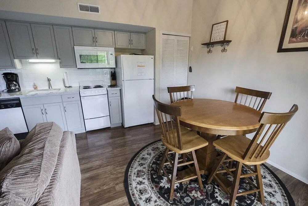Reel'em Inn 2 Bedroom Condo by Redawning