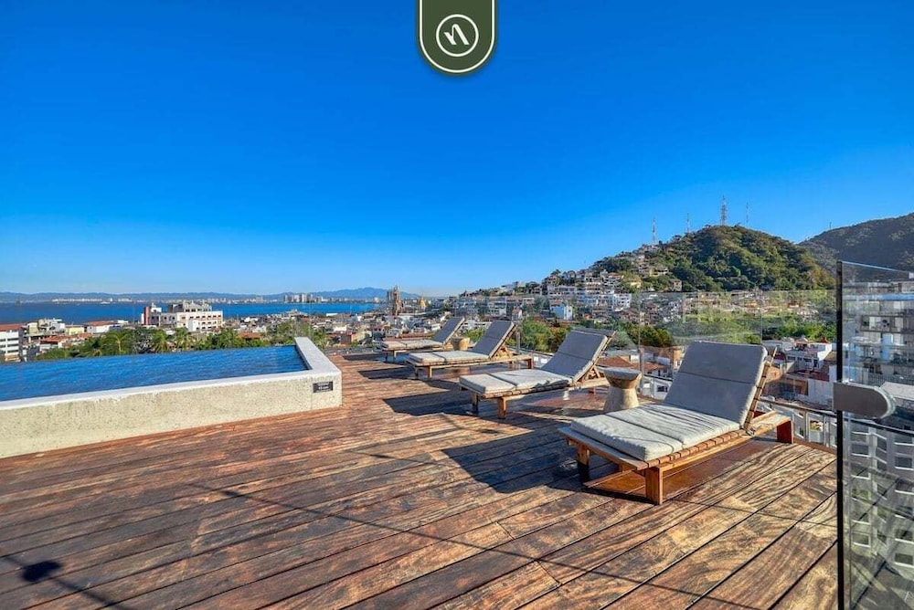 Studio in Romantic Zone - Rooftop Pool - King Bed