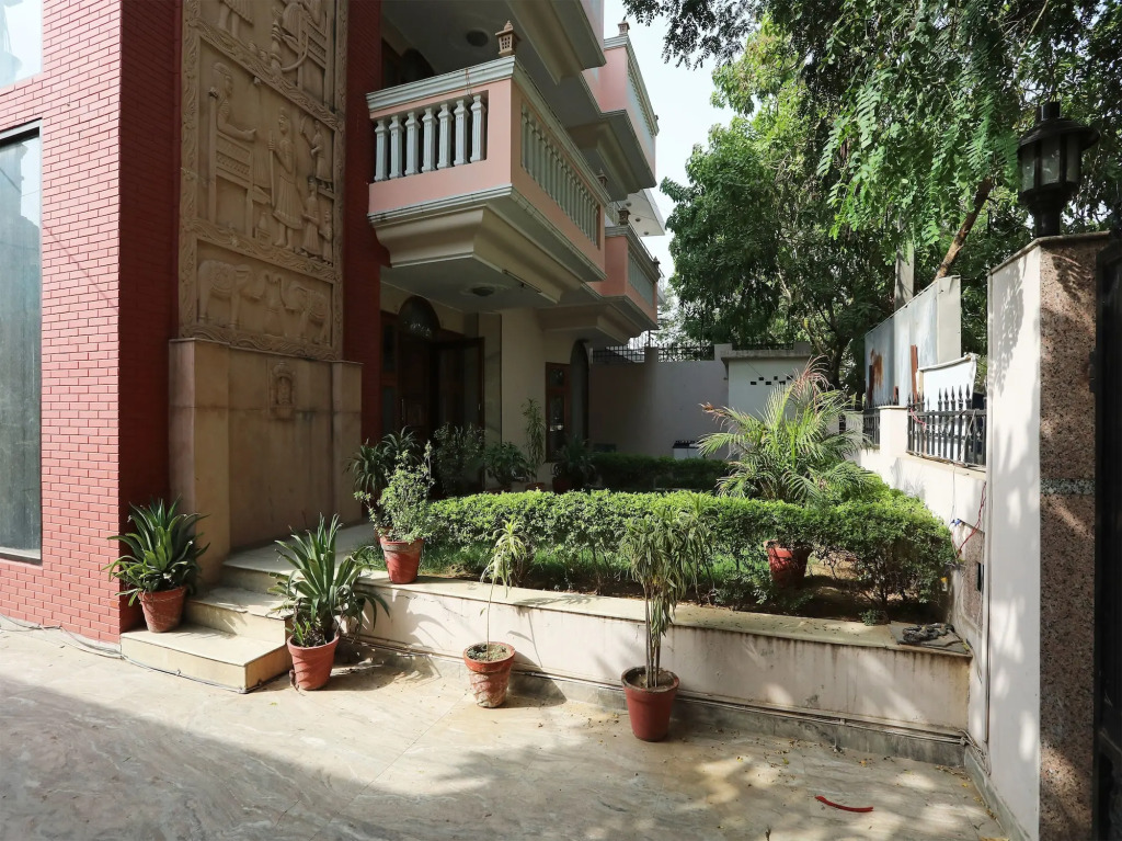 OYO 14306 Advantage Homes