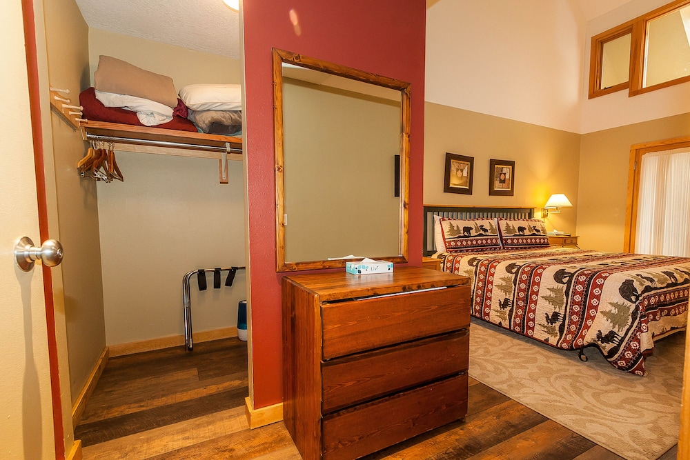 Pines by Summit County Mountain Retreats