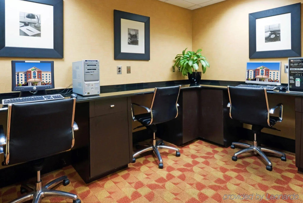 Holiday Inn Express & Suites Columbia-Fort Jackson by IHG