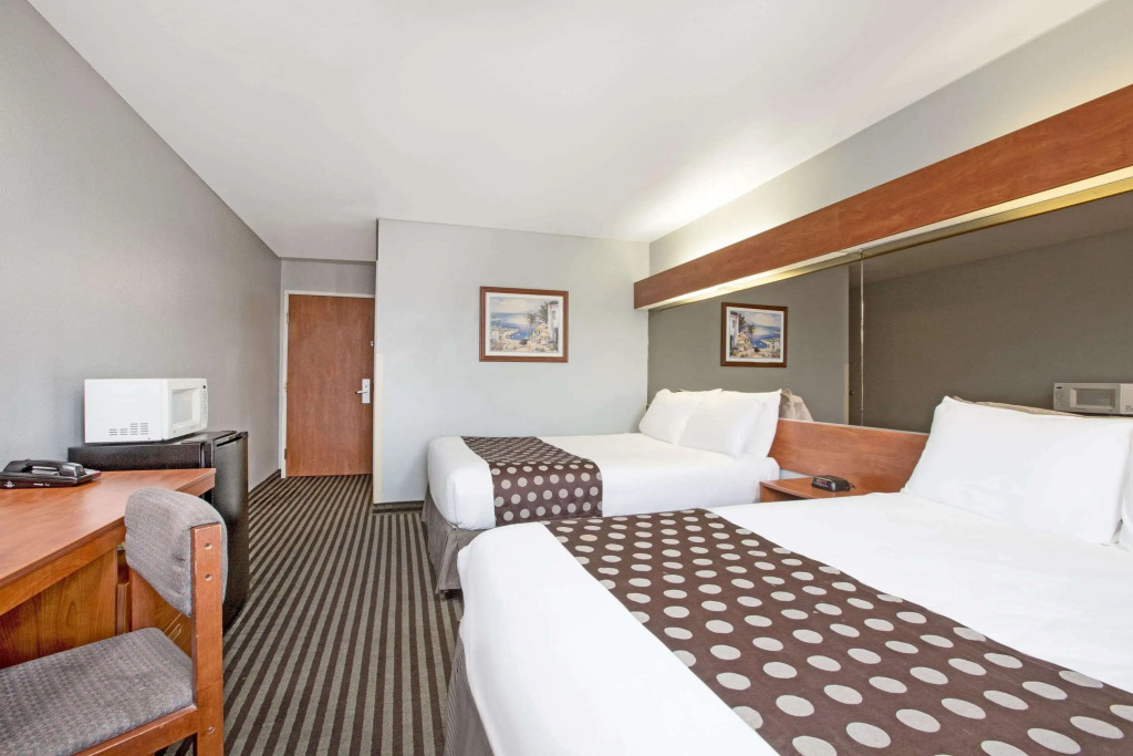 Microtel Inn & Suites by Wyndham Garland/Dallas