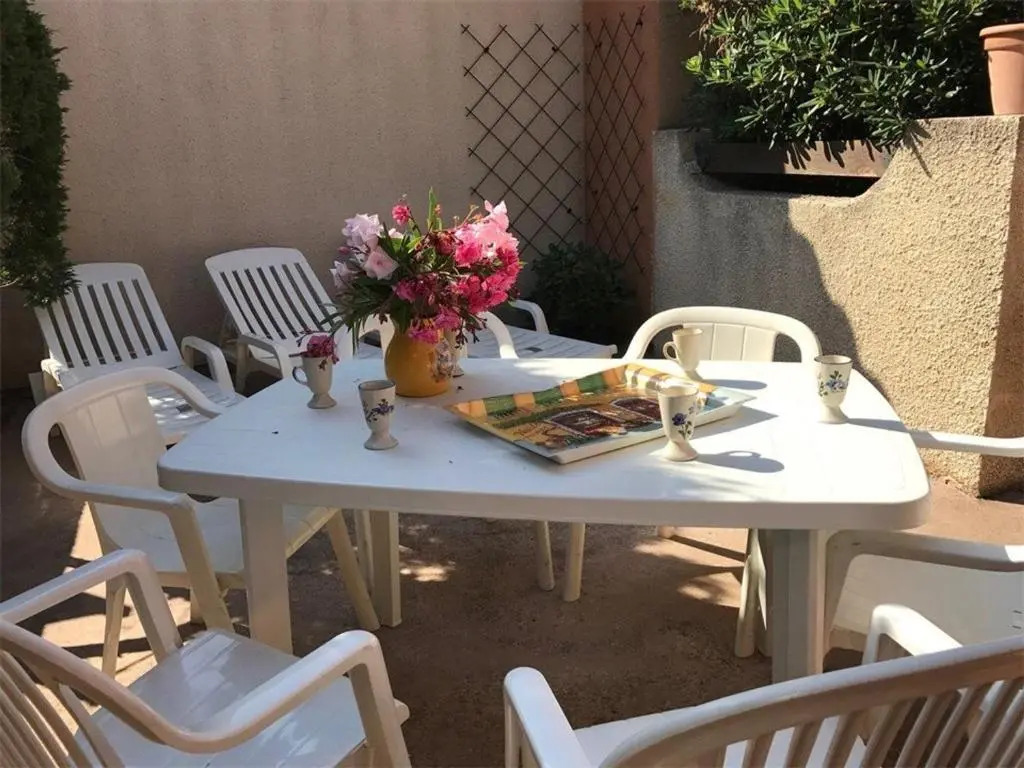 Villa T3 avec terrasse, 6 couchages, proche plage et commerces, quartier calme, parking privé - FR-1-81-365