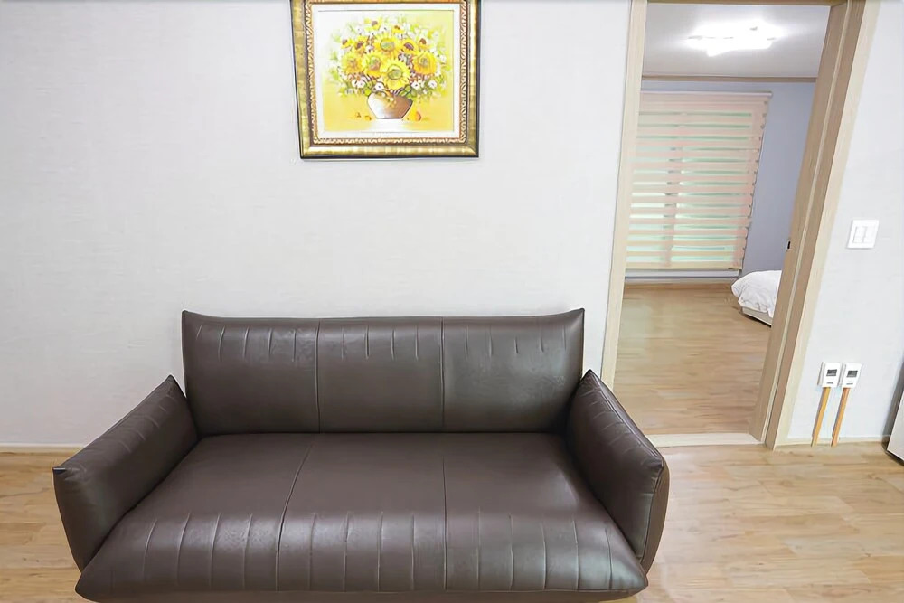 Anmyeondo Beach White House Pension