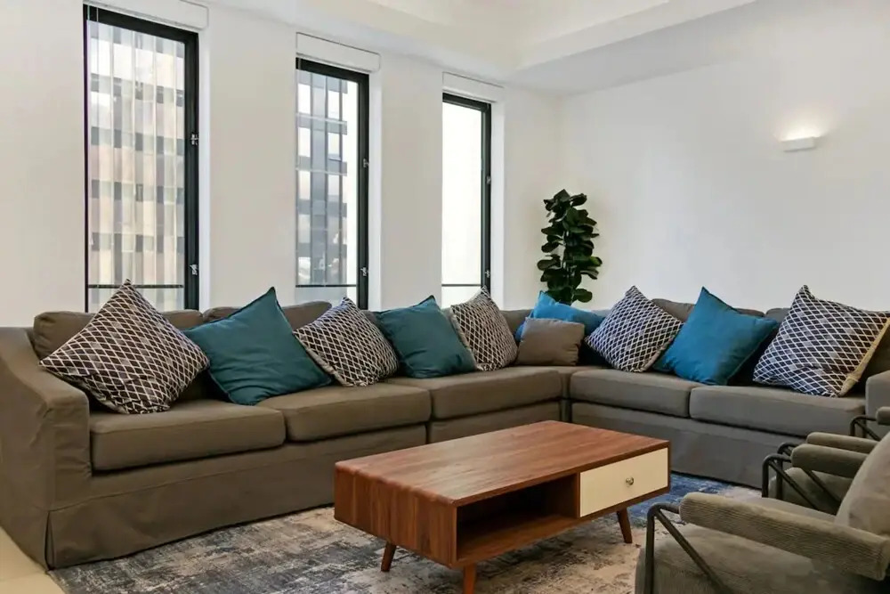 Spacious, Heritage 1 Bedroom Apartment in Cape Town