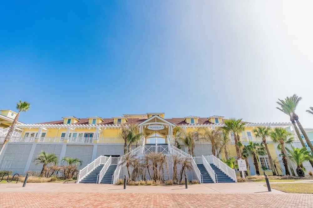 Pelican Pointe 2 Bedroom Condo