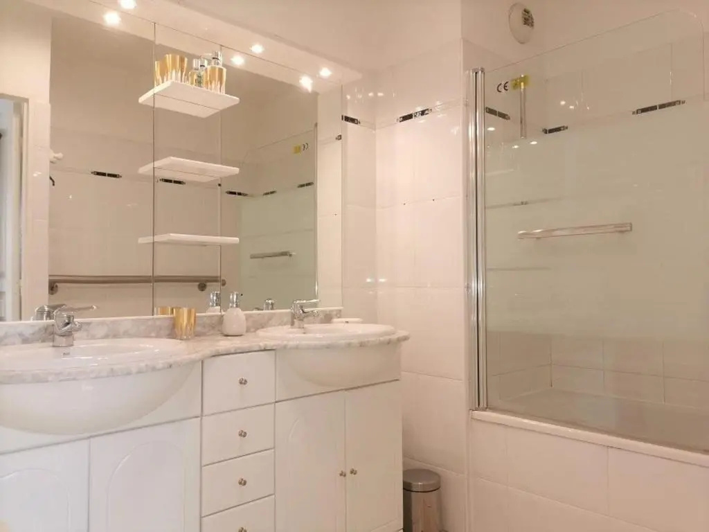 Appartement Cannes la Bocca, 4 pièces, 6 personnes - FR-1-609-11