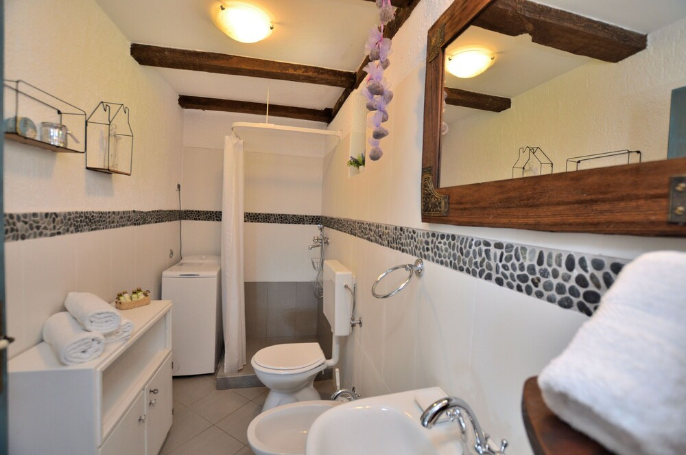House IVA