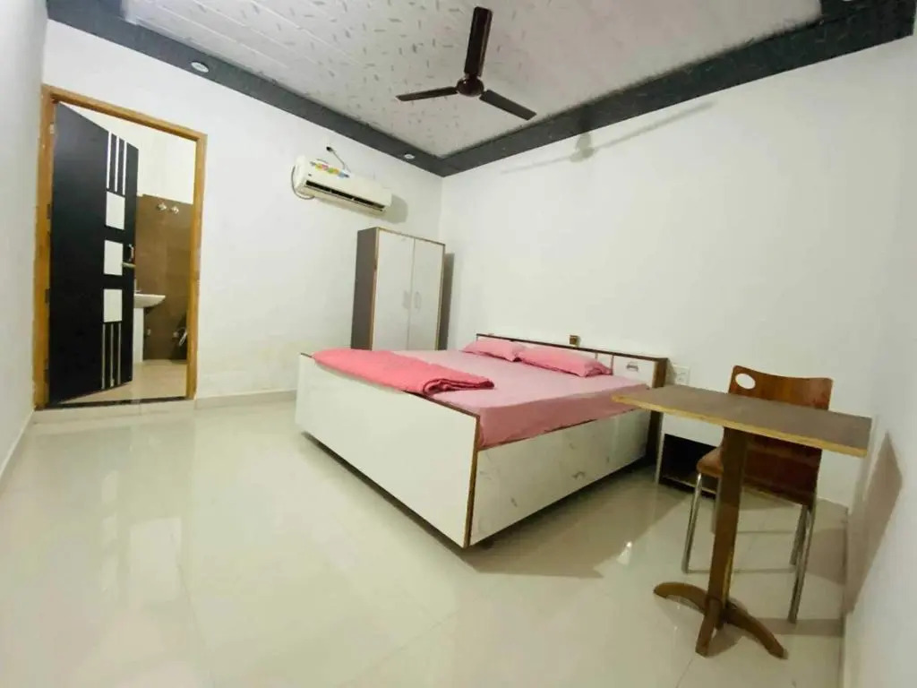 OYO Mayura Guest House