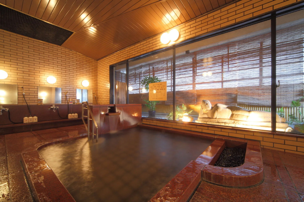 Ryokan Asukasou at the entrancne of Nara park