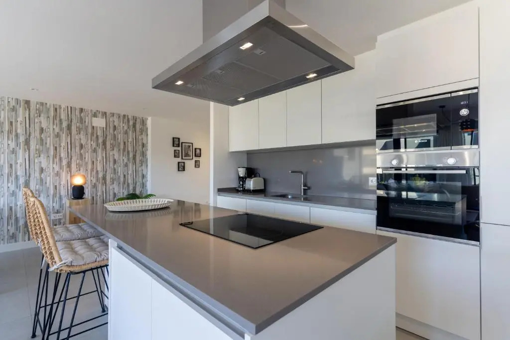 Modern 3bed apartment with sea view